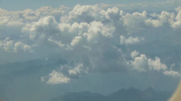 Avión Sobrevolando Nubes Diapositiva Imágenes Derecha Izquierda — Vídeos de Stock