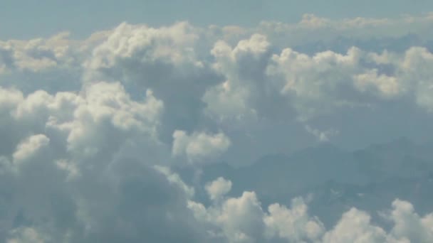 Bulutların Üzerinde Uçan Uçak Bilgisayarı Görüntüsü — Stok video