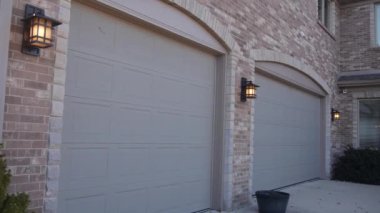 Garaj Girişi Tepedeki Kapılar - Statik