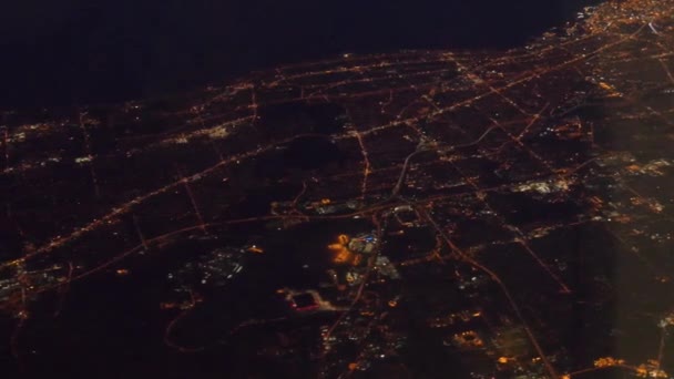 Νυχτερινή Θέα Της Πόλης Από Αεροπλάνο Slide Αριστερά Προς Δεξιά — Αρχείο Βίντεο
