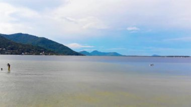 Brezilya 'nın Florianopolis adasındaki güzel ve sakin göl manzarası - Statik