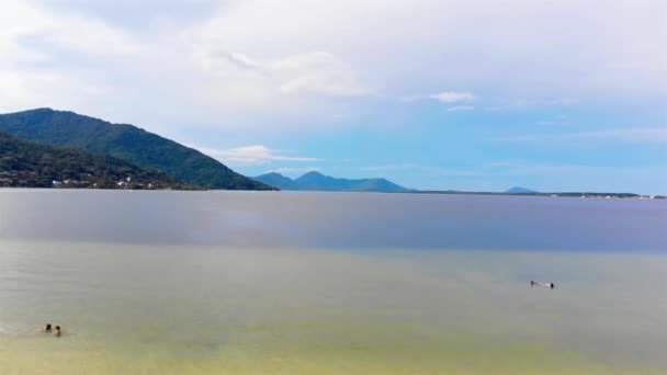 Vista Aérea Belo Lago Calmo Ilha Florianópolis Brasil Subir — Vídeo de Stock
