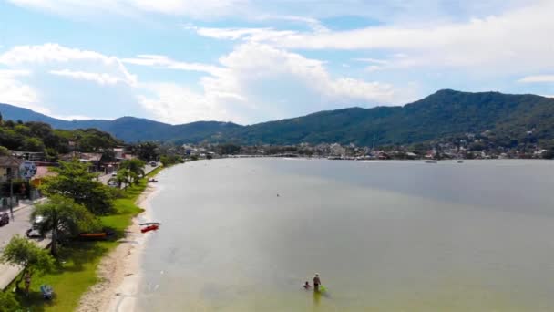Vista Aérea Belo Lago Calmo Ilha Florianópolis Brasil Left Dolly — Vídeo de Stock