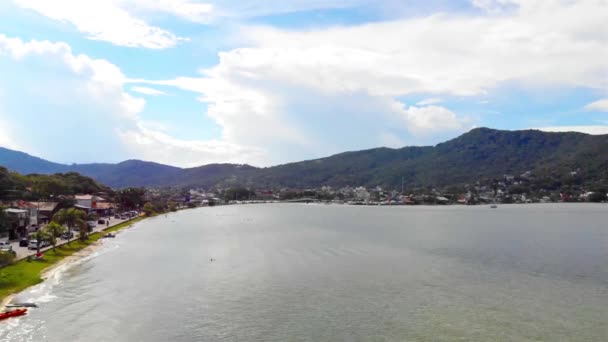 Vista Aérea Lago Calmo Com Montanhas Volta Ilha Florianópolis Brasil — Vídeo de Stock