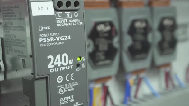 Extreme Close Electrical Box Αναβοσβήνει Πράσινο Και Κόκκινο Φως Στατική — Αρχείο Βίντεο