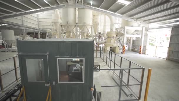 Wnętrze Fabryki Ipoh Zbiornikami Ciężkim Sprzętem — Wideo stockowe