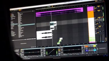Monitörde hareket eden fare imleci - kayıt stüdyosundaki sabit görüntüler