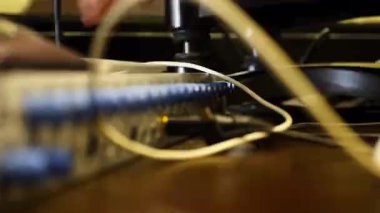 Kayıt stüdyosundaki kara kutu statik görüntülerini elle açmak.