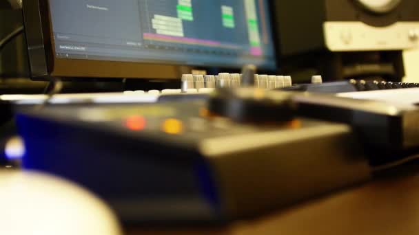 Rack Focus Hand Turning Black Dial Static Footage Recording Studio — Stock Video
