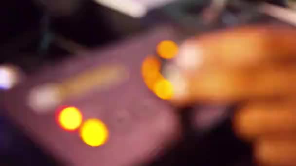 Vidéo Floue Des Lumières Cadran Diapositives Droite Dans Studio Enregistrement — Video