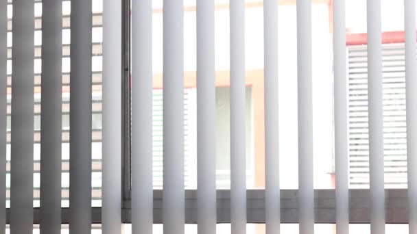 Benutzerdefinierte Vertikale Jalousien Schließen Fenster Mittel — Stockvideo