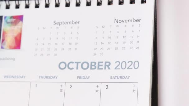 Lançando Páginas Calendário Outubro Novembro 2020 Close — Vídeo de Stock