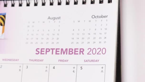 从9月到2020年10月翻动日历页 — 图库视频影像