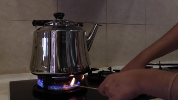 Газовая Плита Спичкой Чайником Средний — стоковое видео