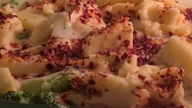 Chili Flakes Patates ve Peynir Tabağı - Aşırı yakın plan