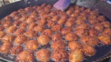 Yuvarlak Çin çerezleri Pan 'da kızartılıyor - Malezya - Yakın plan