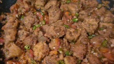 Bir patates ve fırında ekstra peynir tabağı.