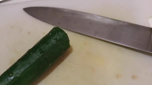 Concombre Courgettes Sur Planche Découper Avec Couteau Fermer — Video