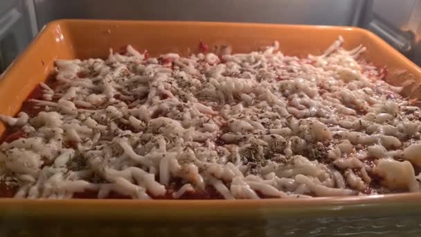 Oven Smelten Van Tonnen Kaas Lasagne Close — Stockvideo