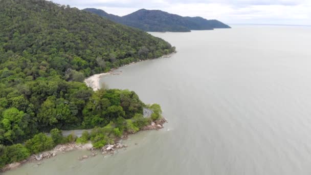 Drone Widok Zielonych Tropikalnych Gór Pobliżu Morza Przodu — Wideo stockowe