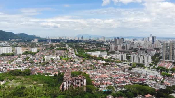 槟城附近五彩斑斓的房屋和建筑物的空中景观 — 图库视频影像