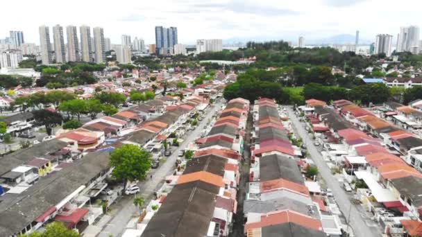 Vista Aérea Deslumbrante Edifícios Modernos Casas Penang Movendo Para Cima — Vídeo de Stock