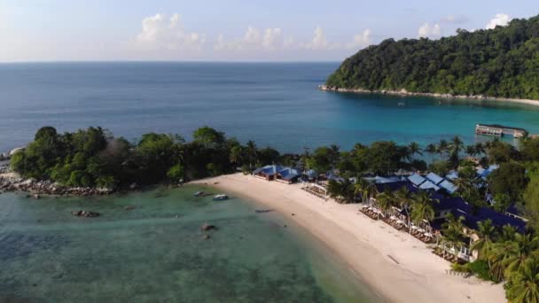 Luftaufnahme Der Tropischen Küste Mit Weißem Sand Von Malaysian Island — Stockvideo