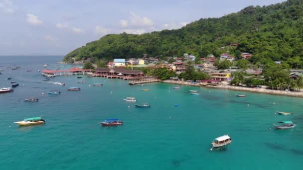 Vedere Aeriană Satului Pescarilor Insulă Tropicală Din Malaezia — Videoclip de stoc