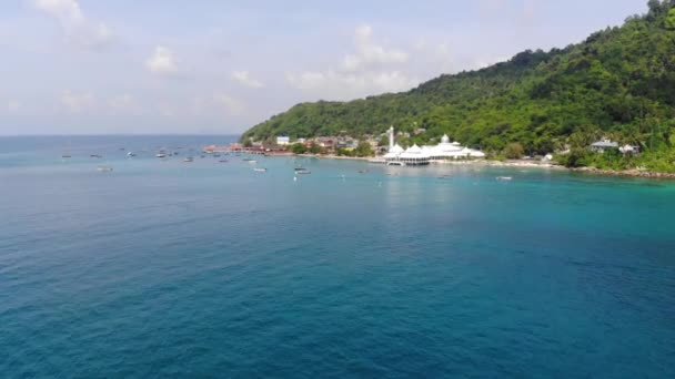 Drone View Clear Sea Tropical Mountains Fisherman Village — Stock Video