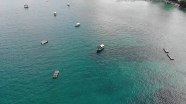 Tropical Drone View Boats Clear Blue Water Island — Stock Video
