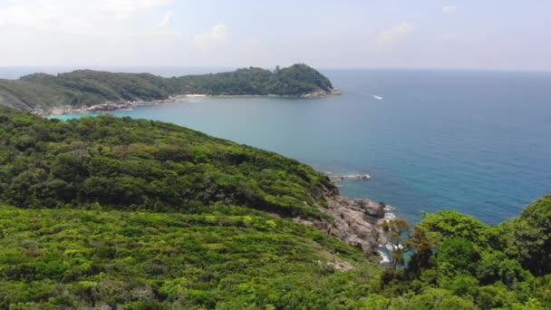Gündüz Vakti Tropikal Dağların Yakınındaki Açık Deniz Manzarası Hayret Verici — Stok video