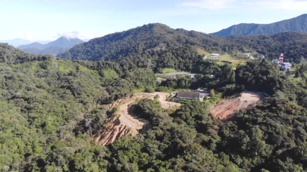 Luchtfoto Van Verbazingwekkende Groene Bomen Bergen Maleisië — Stockvideo