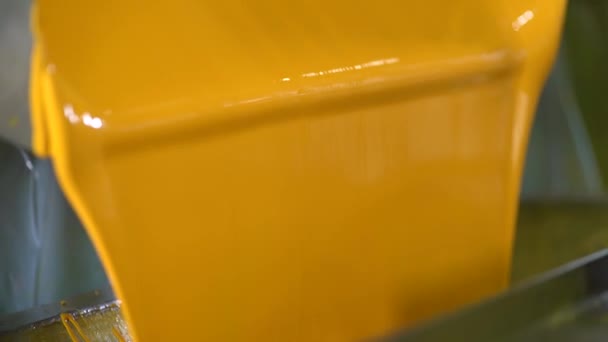 Świeżo Wyprodukowany Żywy Żółty Kolor Fabryce Farb — Wideo stockowe