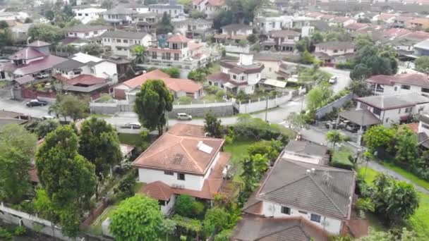 Erstaunliche Luftaufnahme Von Häusern Und Gebäuden Der Nähe Von Grün — Stockvideo