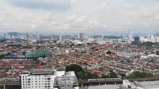 マレーシアの近代的なアパートや家の鳥目ビュー — ストック動画