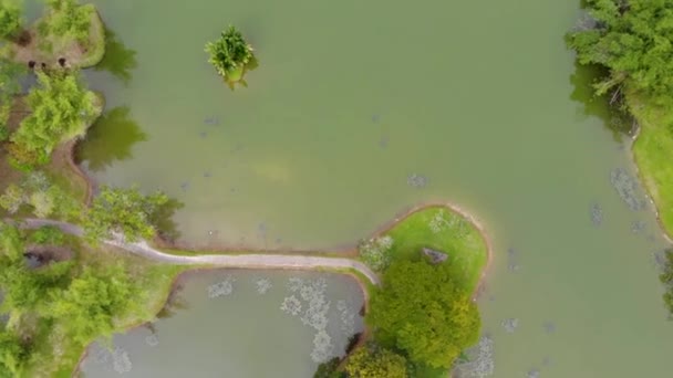 Αειθαλής Θέα Των Νησιών Που Περιβάλλεται Από Την Όμορφη Λίμνη — Αρχείο Βίντεο