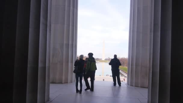 People Walking Pillars Static — Αρχείο Βίντεο