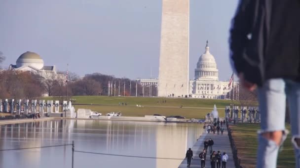 People Walking Front Important Monument Static — Stockvideo