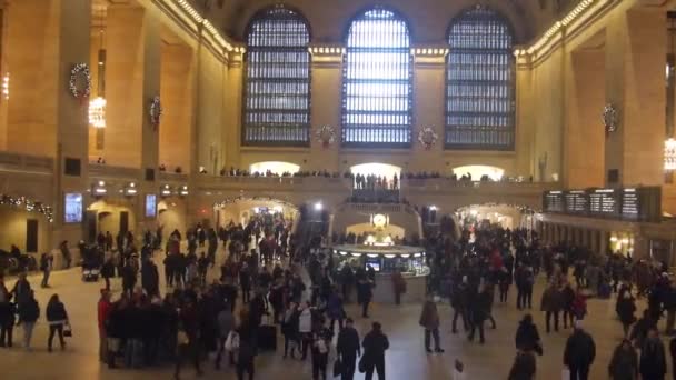Crowded Grand Central Train Station Windows Letting Daylight Static — Stockvideo