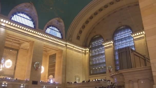 Grand Central Train Station Christmas Decorations Pan Right Left — Stock Video