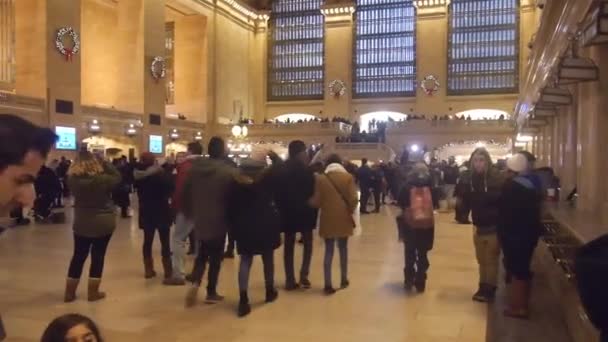People Grand Central Train Station Pan Right Left — ストック動画