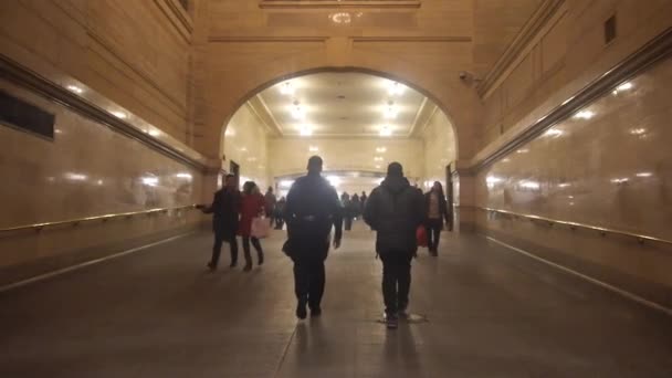 People Walking Underground Passage Static — Vídeos de Stock