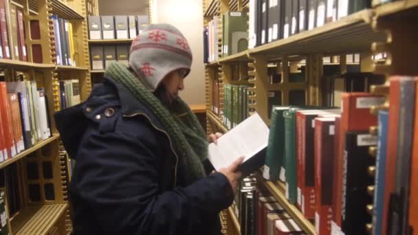 Woman Reading Book Shelves Fancy Library Slide Forward — стокове відео