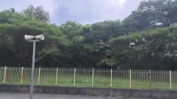 Vista Janela Belo Trem Verde Chegando Estação — Vídeo de Stock