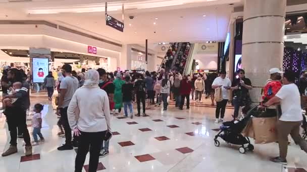 マレーシアの昼間の忙しいショッピングモール — ストック動画
