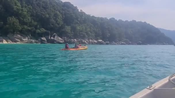People Enjoying Boat Rowing Clear Sea Nearby Beautiful Greenery — Stock Video