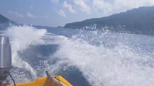 Splashing Waves Ship Sailing Sea Clear Day — Stock Video