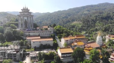 Penang Adası 'ndaki Budist tapınağının kuş bakışı görüntüsü.