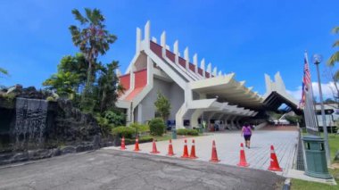 Malezya 'daki Sabah Devlet Müzesi binasının önü