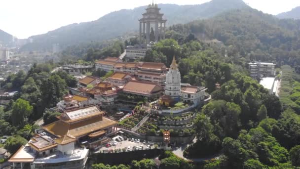 Penang Adası Ndaki Büyük Budist Tapınağının Havadan Görünüşü — Stok video